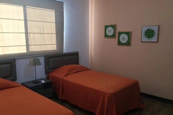Room 4 of 12