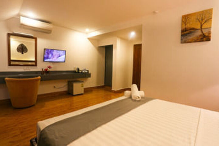 Room 12 of 27