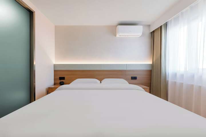 Room 16 of 30