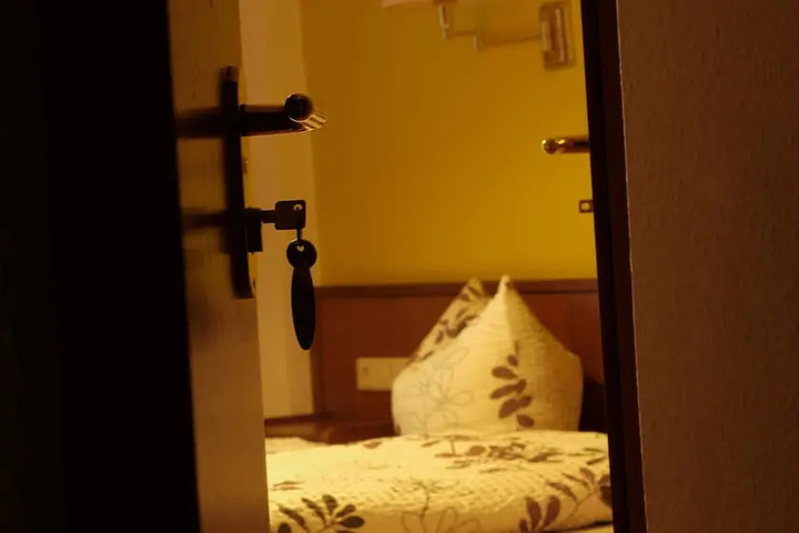 Room 7 of 15