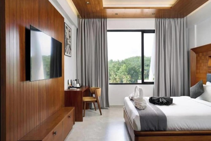 Room 2 of 10