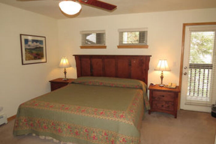 Room 33 of 102