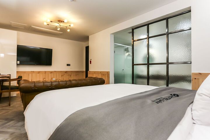 Room 103 of 165
