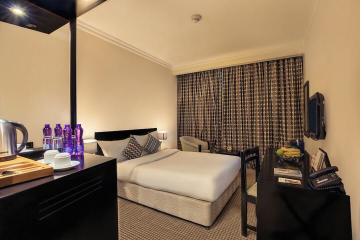 Room 10 of 38
