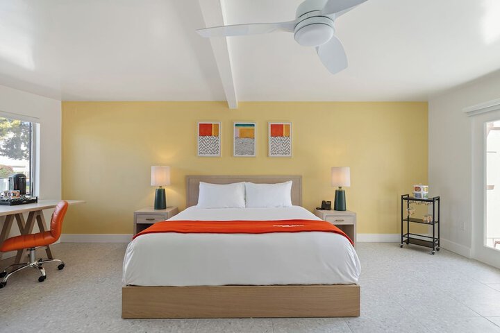 Room 28 of 87