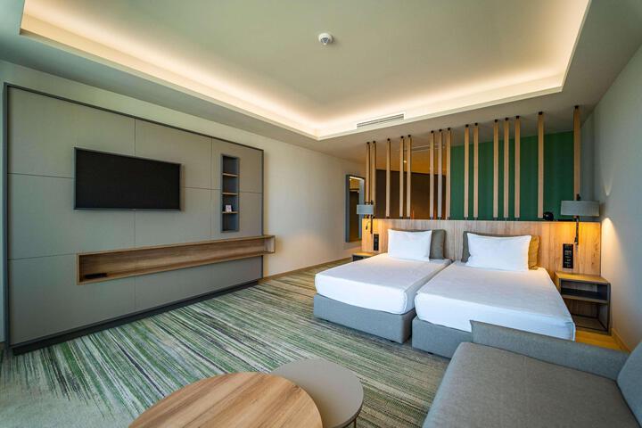 Room 72 of 92