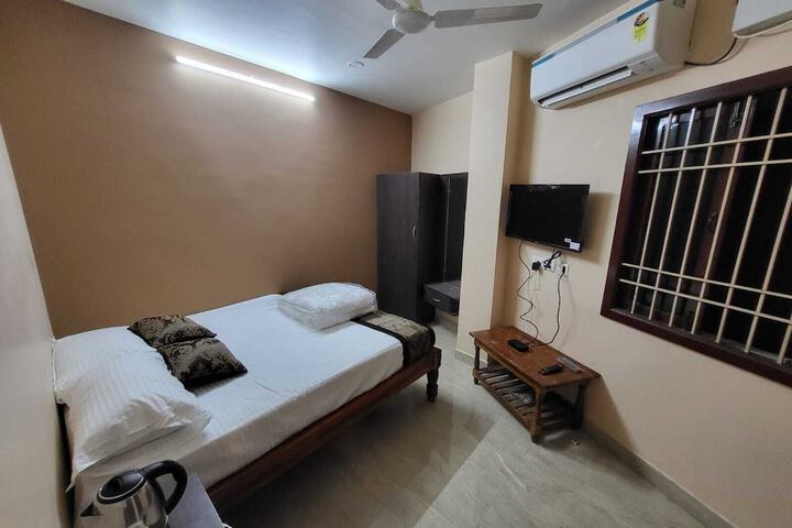 Room 3 of 10