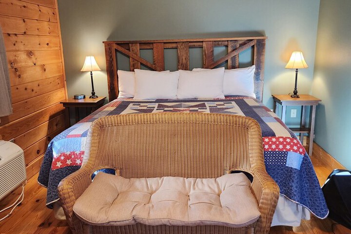 1 King Bed (1 of 40)