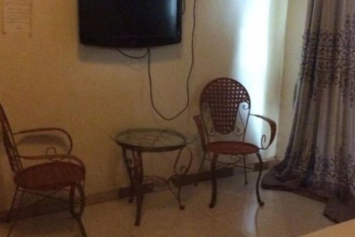 Room 10 of 16