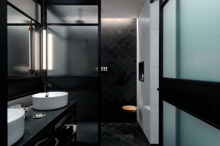 Room 35 of 60