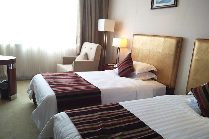 Room 11 of 33