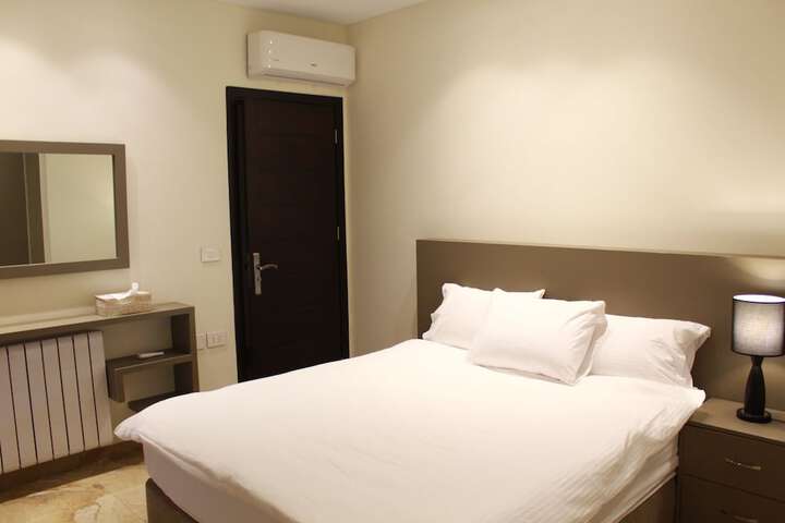 Room 14 of 18