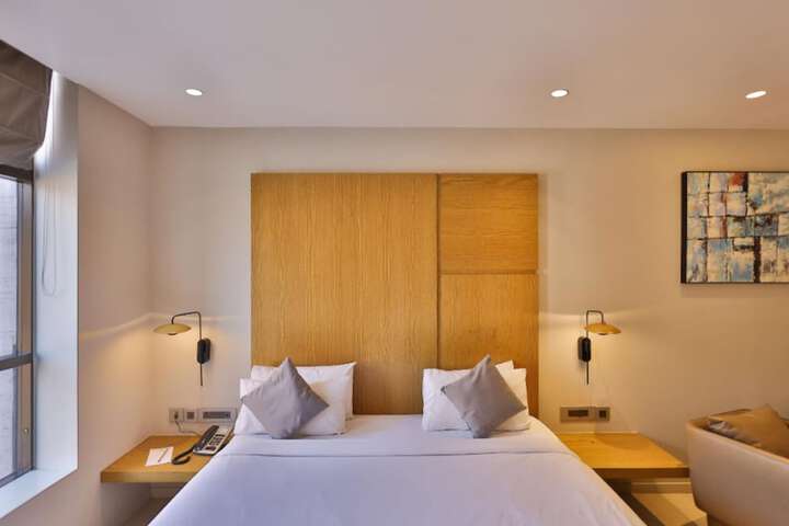 Room 2 of 7