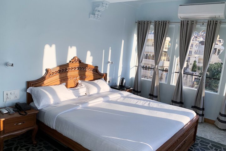 Room 8 of 36
