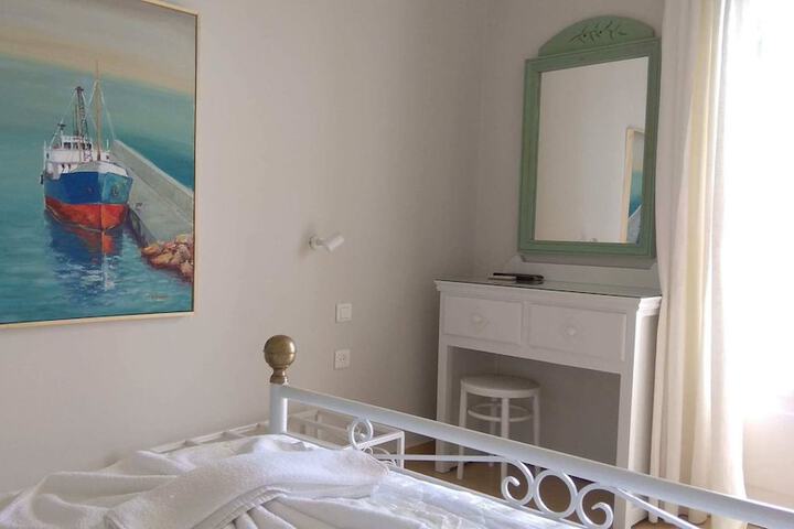 Room 6 of 25