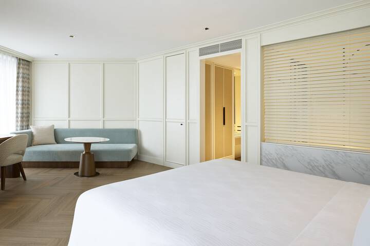 Room 42 of 86