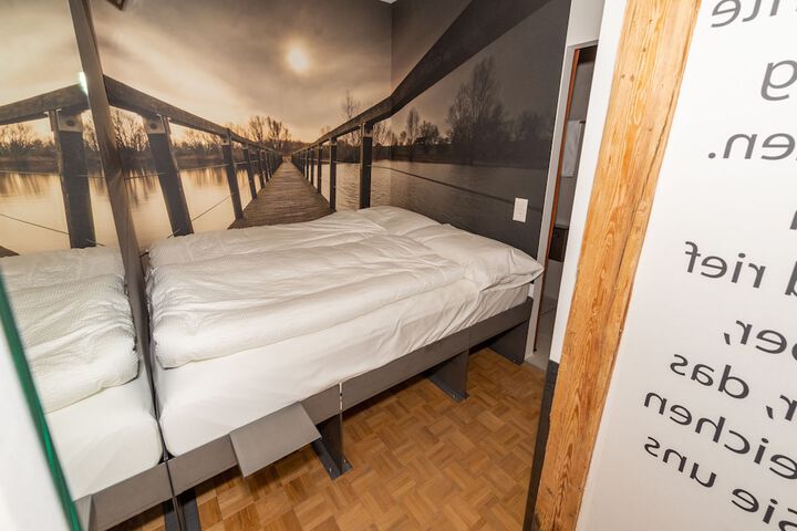 Room 33 of 111