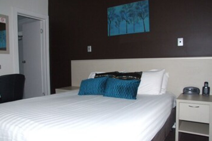 Room 13 of 159