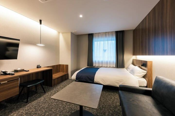 Room 8 of 52
