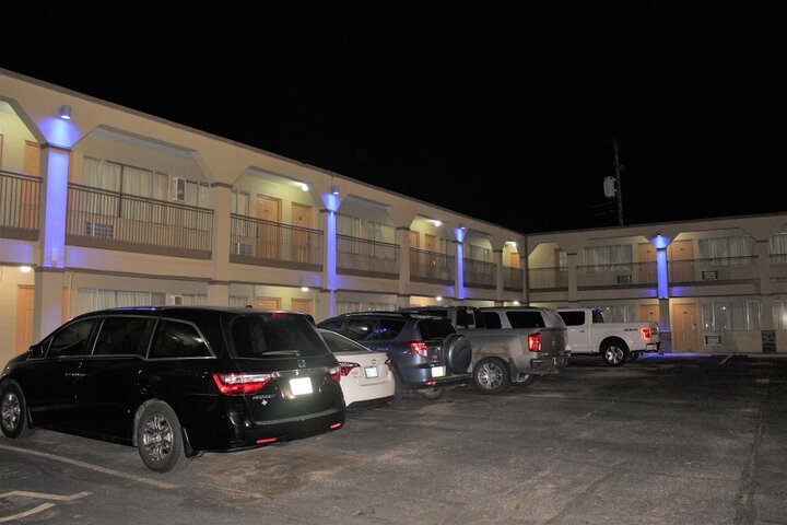 Hutchinson Inn