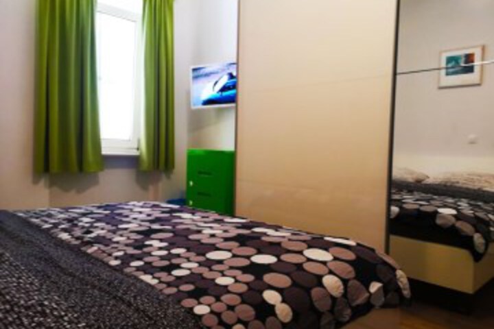 Room 30 of 48