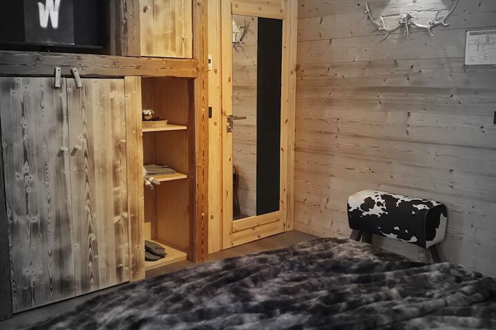 Room 4 of 131