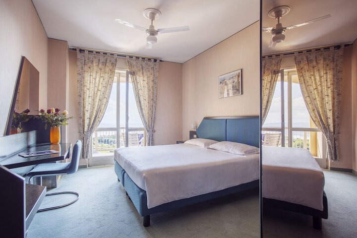 Room 12 of 41