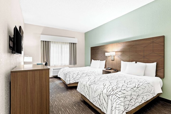 2 Double Beds Microwave and Refrigerator WiFi Full Breakfast (5 of 5)
