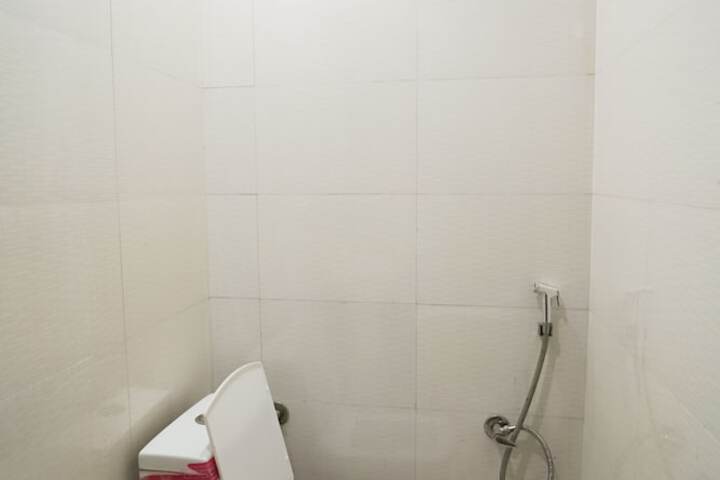 Room 28 of 32
