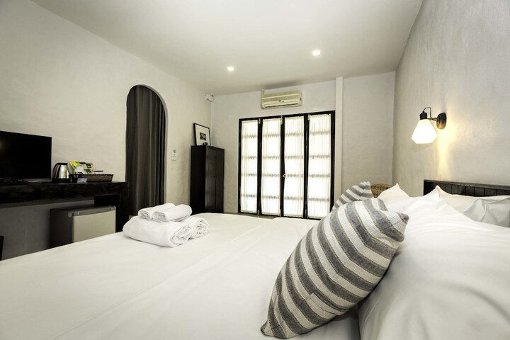 Room 4 of 60