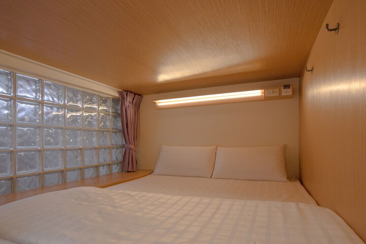 Room 11 of 78