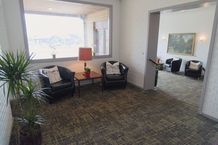 Room 11 of 18