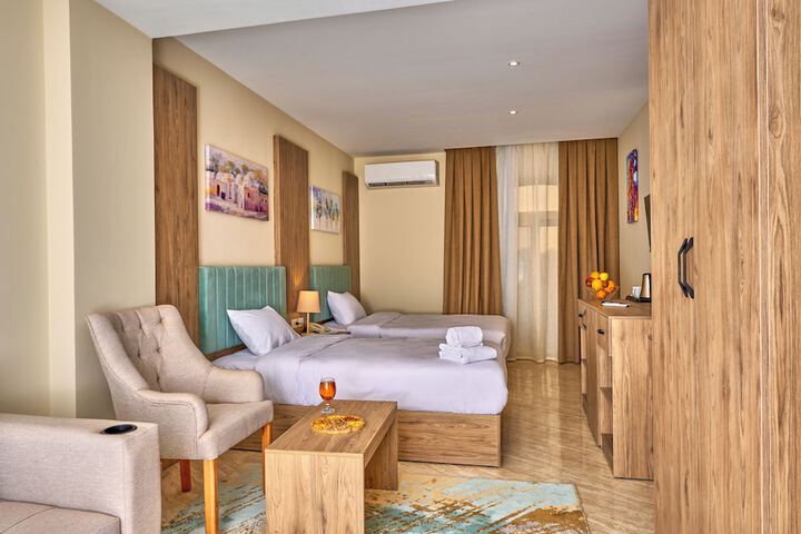 Room 44 of 79