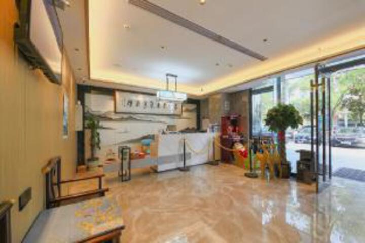 Rugao Yunlai Jurong Hotel