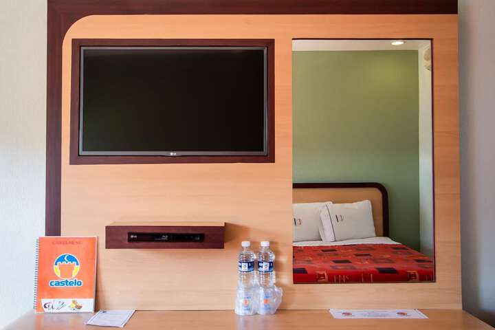 Room 8 of 23