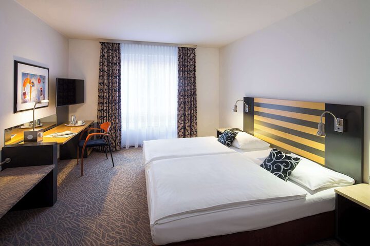 Room 15 of 81