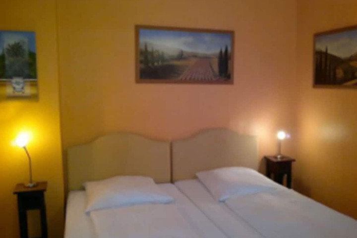 Room 21 of 41