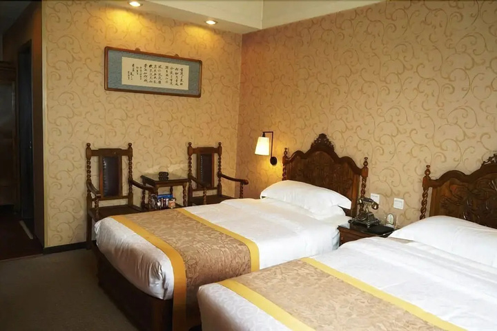 Room 3 of 9