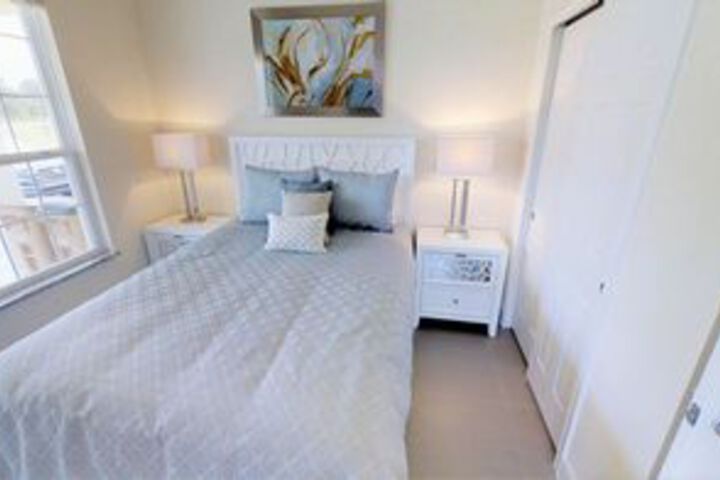 Room 83 of 279