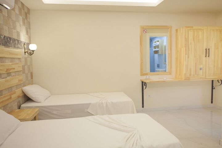 Room 6 of 40