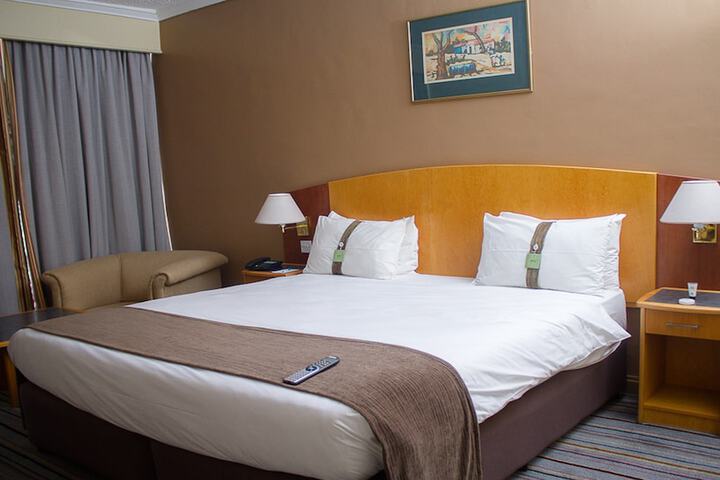Room 37 of 184