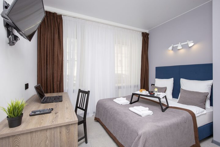 Room 13 of 20