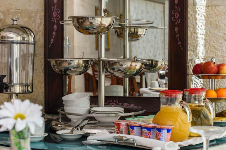 Breakfast/Coffee Service 96 of 132