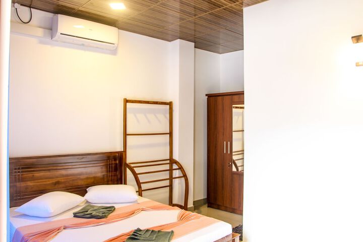 Room 6 of 18