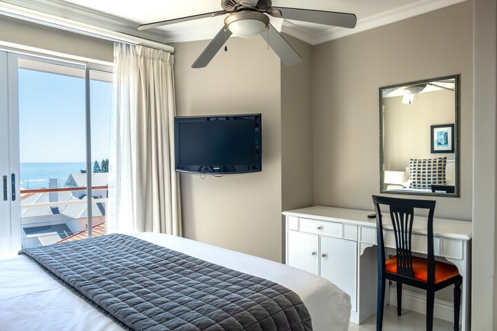 Room 34 of 168