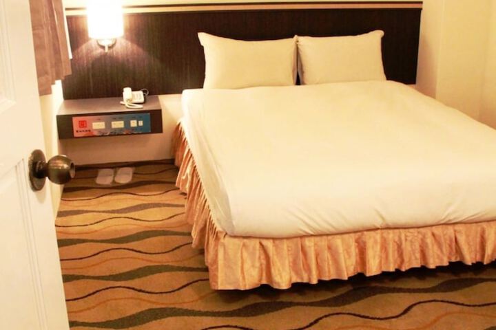 Room 3 of 8