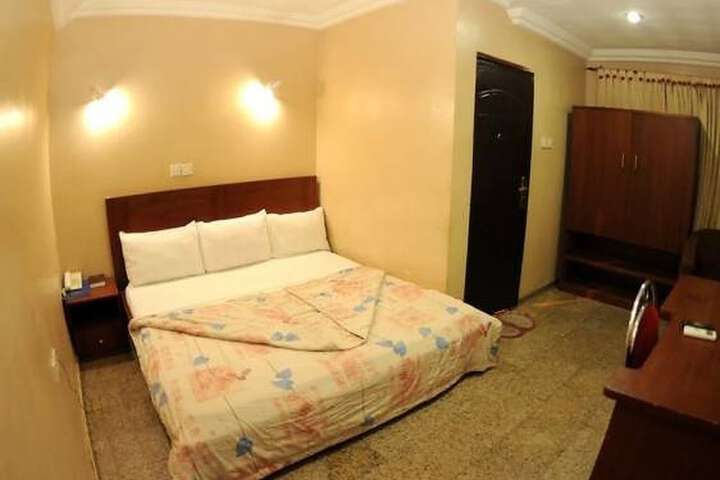 Room 4 of 20