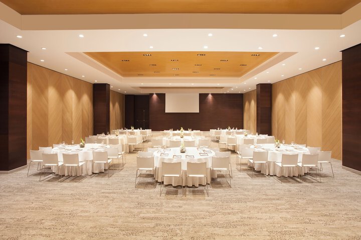 Ballroom/Hall 115 of 135