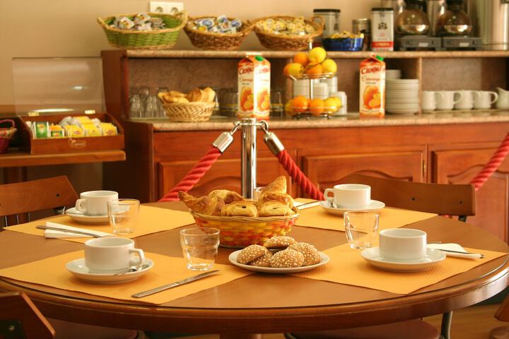 Breakfast area