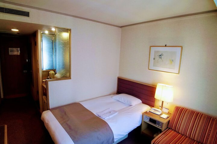 Room 12 of 33